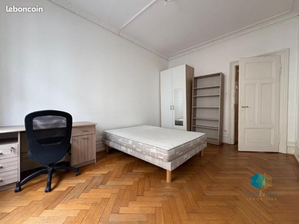 Appartement 4 pièces 13 m²