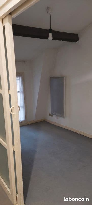 Grand studio à partager à deux