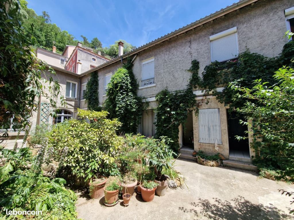 Studio 1 pièce 28 m²