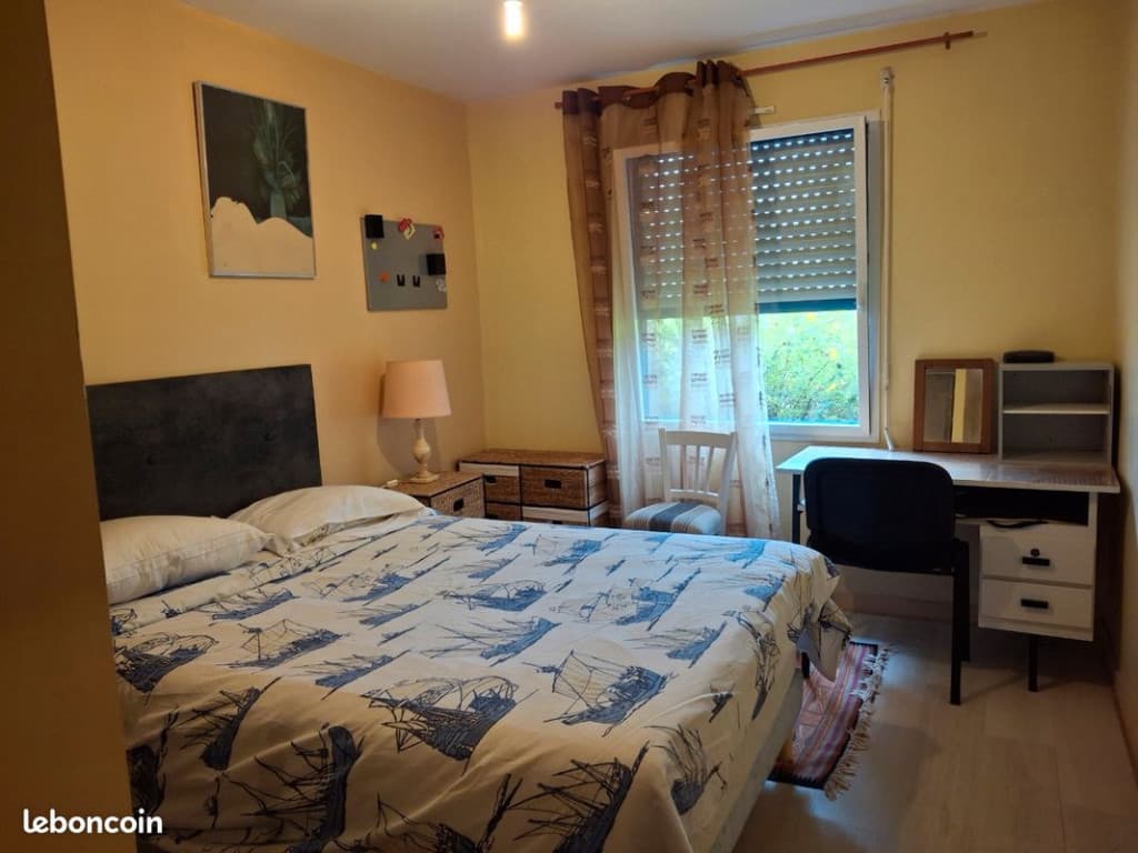 Chambre meublée