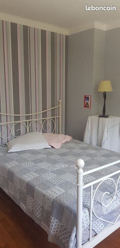 Jolie chambre à louer en pavillon