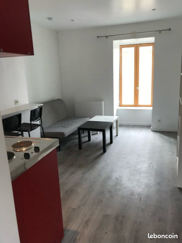 Studio 18 m2 plein centre Bréal meublé