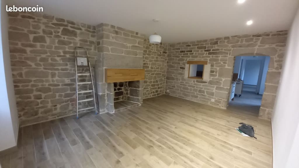 Pont l'abbé hypercentre. 50 m2 au rdc, charme ancien , 1 chambre