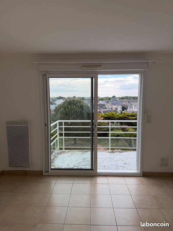 Appartement 2 pièces - 44m² - Place de la République Pont l'Abbé - balcon et parking