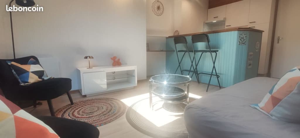 Agréable F1 bis meublé 32 m² – Hyper centre Châlons-en-Champagne – vue Cathédrale