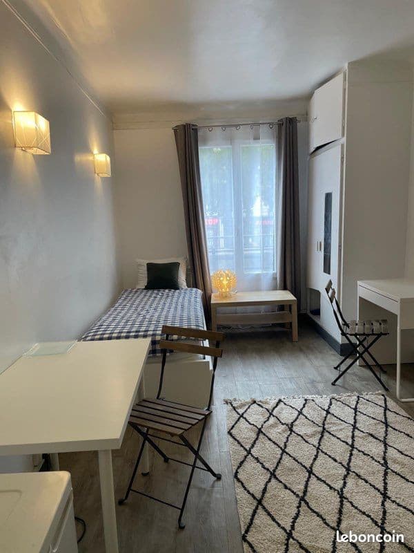 Studio 20 m2 métro Blanche