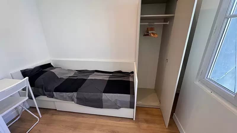 Location appartement 1 pièce 11 m² Paris 18ème - Superimmo