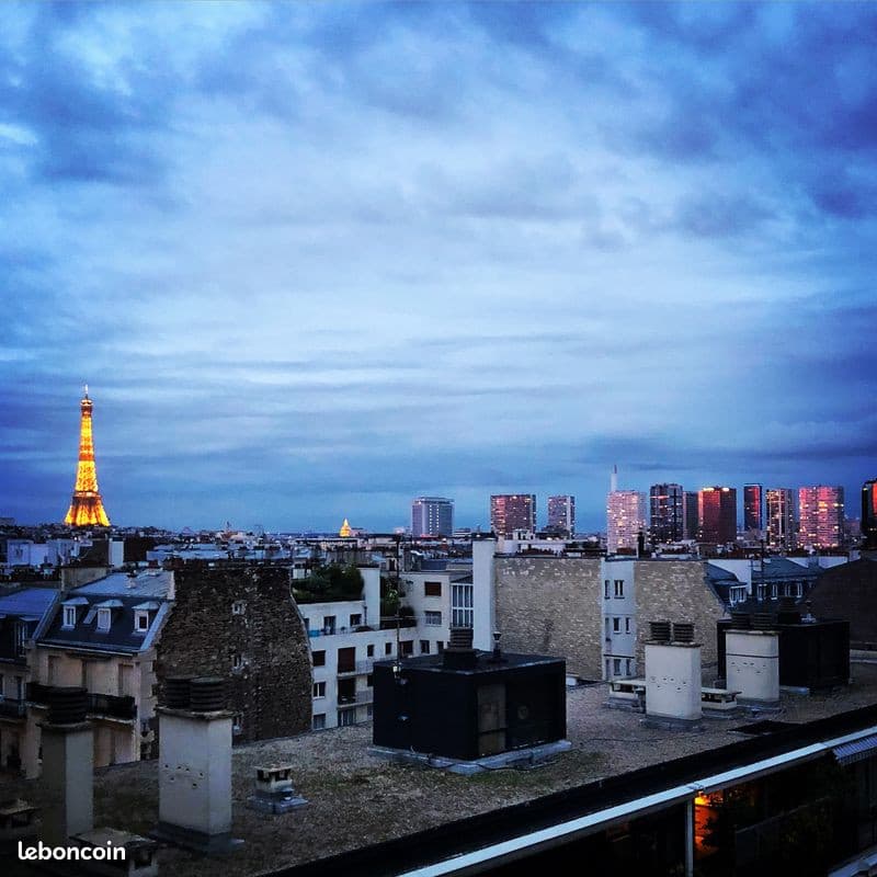 Studette Meublé métro Jasmin avec vue