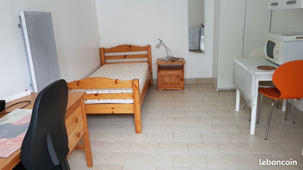 Studio Chambre Meublée pour étudiant(e) Métro Porte des postes
