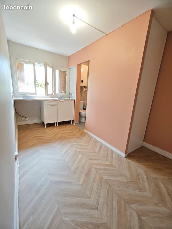 Location chambre étudiante RdC