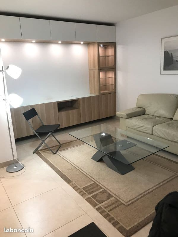 2 pièces meublées avec terrasse, parking et cave