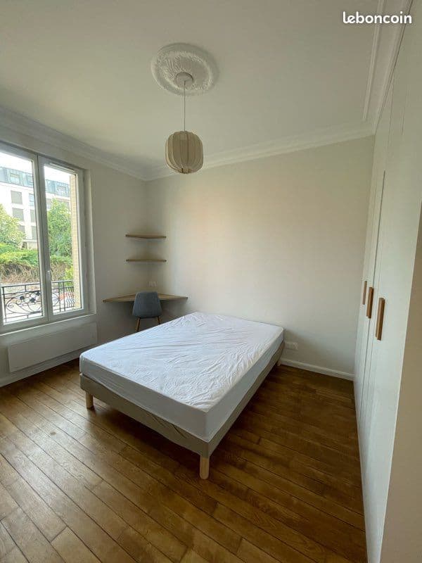 T2 de 37 m² entièrement rénové avec vue Tour Eiffel – Première mise en location