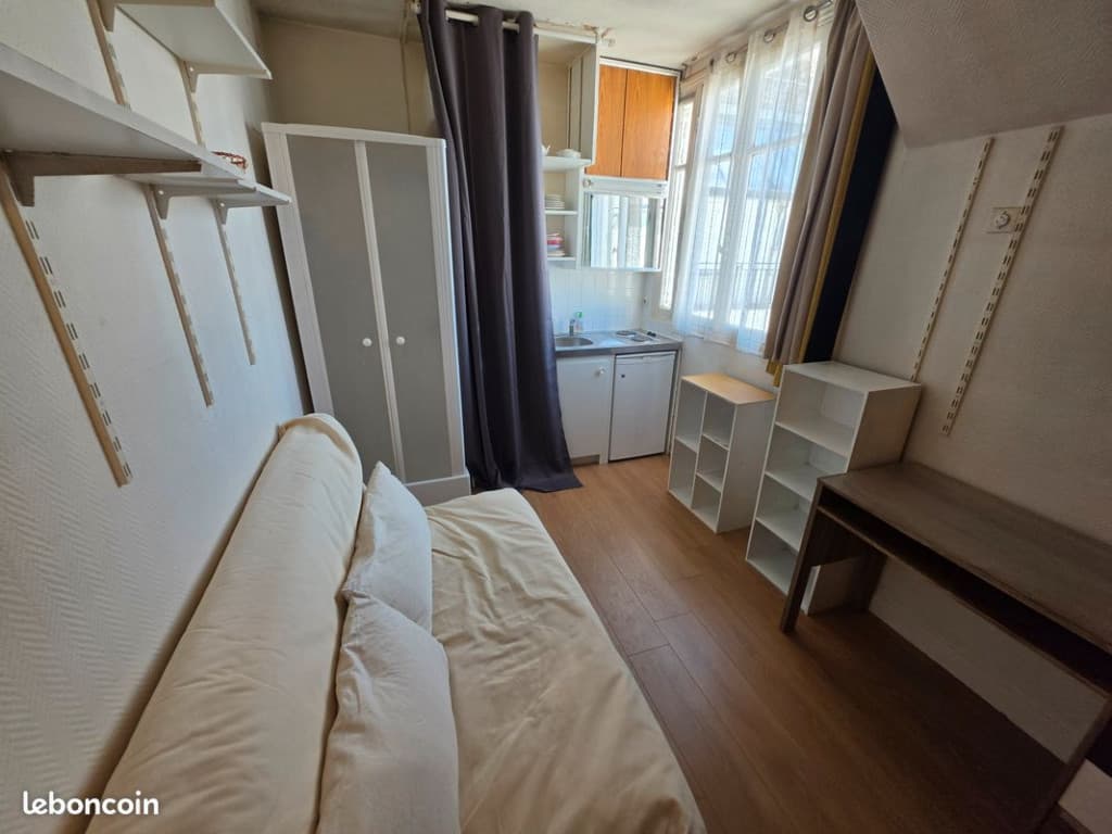 Studio 10m², 8ème étage avec ascenseur