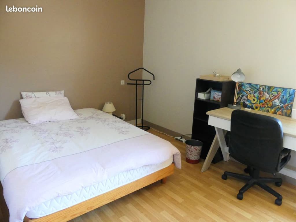 Chambre dans une maison individuelle