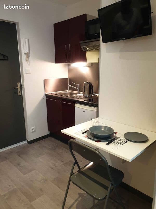 Studio meublé 11m2 pour ETUDIANT proche UBS