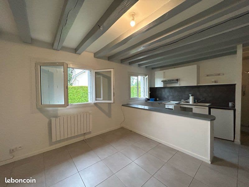 Apt saint Michel proche IUT