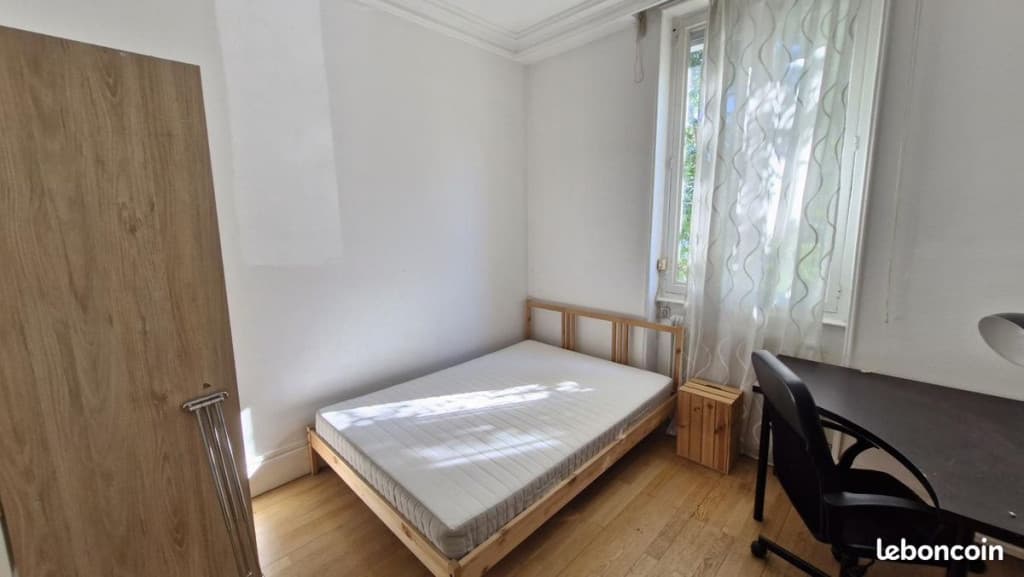 Chambre 1 pièce 13 m²