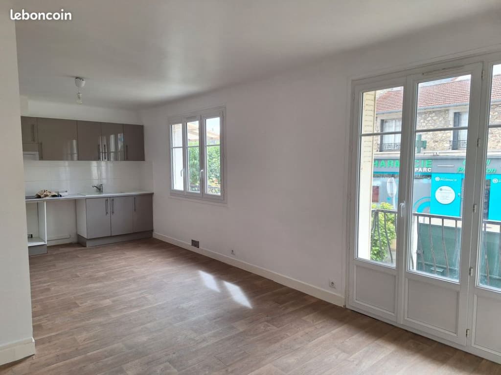 Location 3 pieces TORCY Village