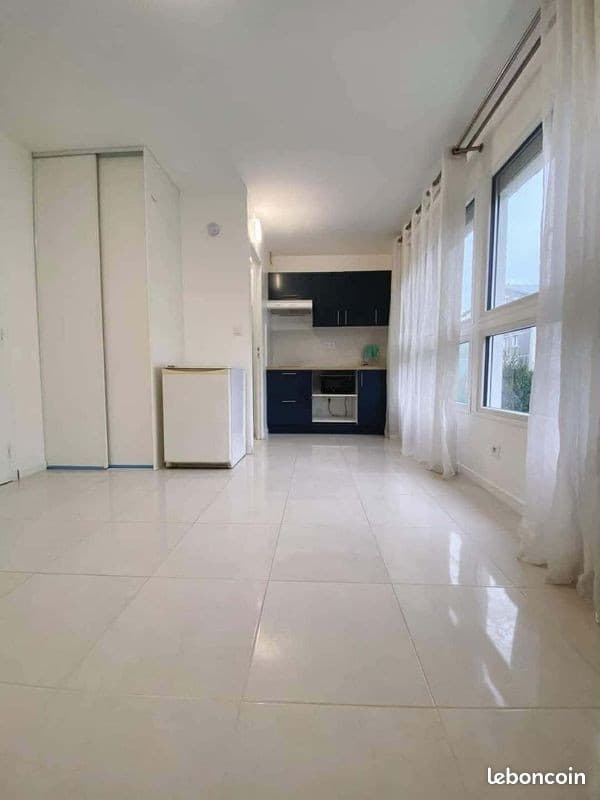 Studio meublé – Quartier pavillonnaire – RER Noisiel