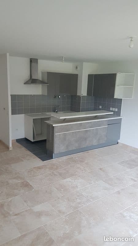 Appartement à louer remis à neuf avec jardin de 125 M² et deux parkings