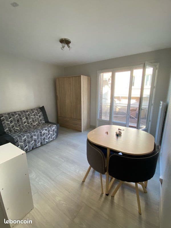 Studio meublé avec balcon proche centre ville