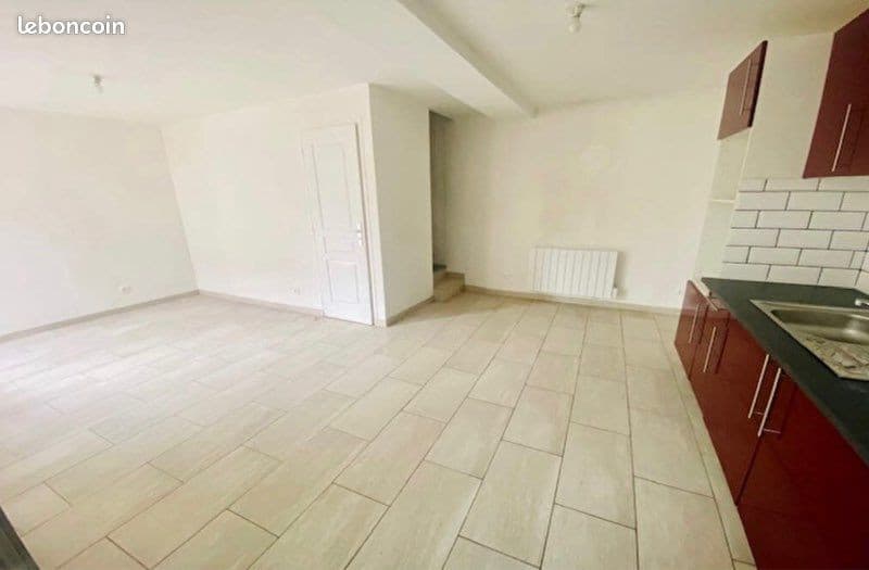 🏡 À LOUER – T2 bis en triplex de 46 m²