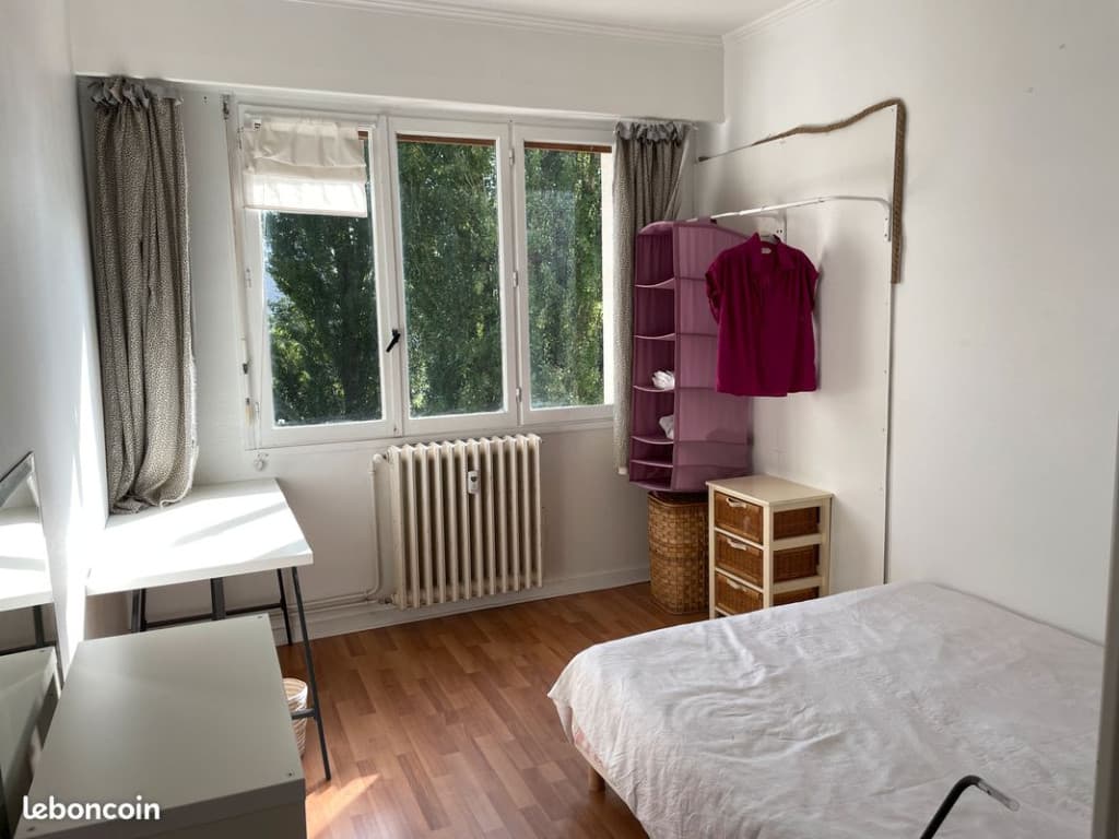 Chambre meublée chez l’habitant - 375/mois (charges + internet inclus) - location pour étudiant·e