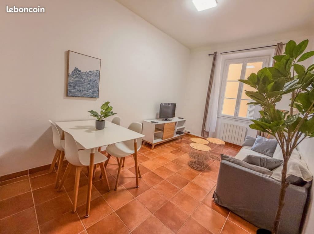 Beau 2 pièces meublé de 38 m² – entièrement rénové – Cœur de Nice (quartier Musiciens)