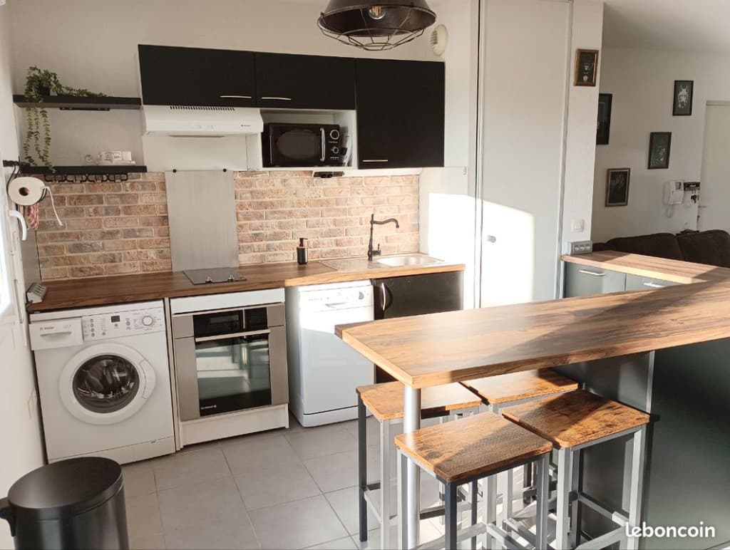 Appartement avec balcon + place, quartier golf