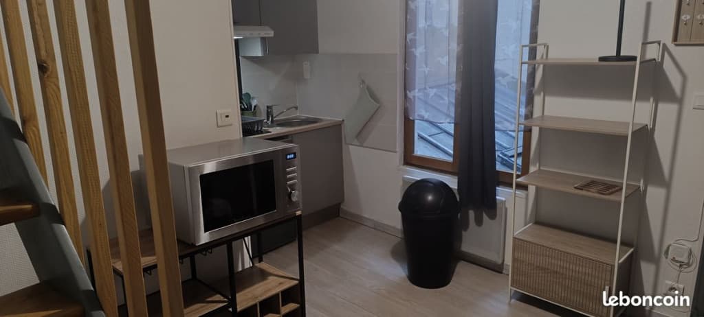 Meublé 12 m² + mezzanine de 7 m² Auxerre centre
