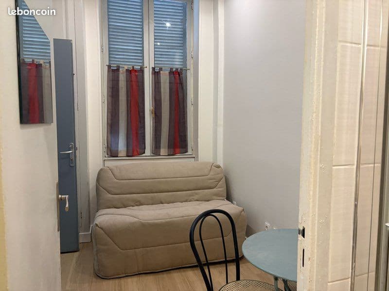 À louer, petit studio meublé