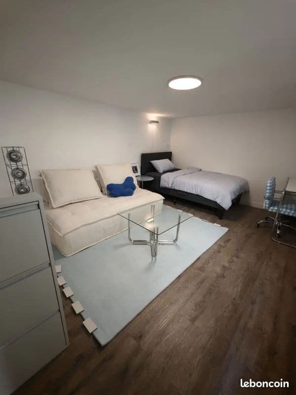 Location appartement une pièce 21 m² à Paris