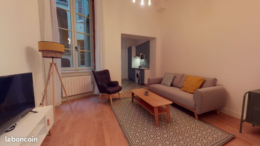 Très joli T1 bis meublé avec pièces en enfilade