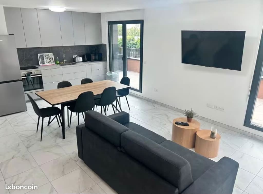 A louer à Clichy (92), bel appartement F3 de 65 m2, lumineux et fonctionnel, idéal pour un couple ou une petite famille