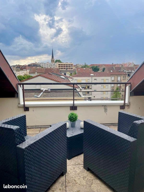 T2 meublé de 47 m² avec grande terrasse et parking – Metz Sablon