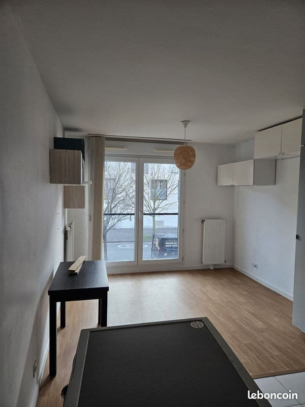 Studio à neuf meublé avec garage