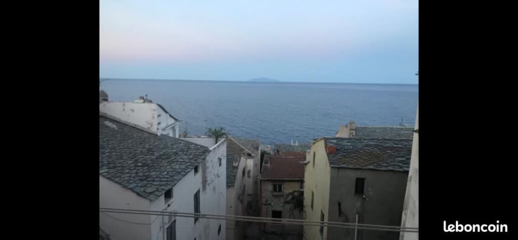 RARE À LA LOCATION… Citadelle de Bastia, Sublime T2 meublé, place Guasco, vue mer