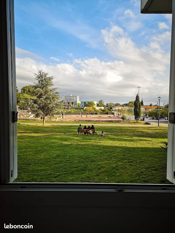 Location meublée étudiante – Calme – Vue sur parc – Proche métro