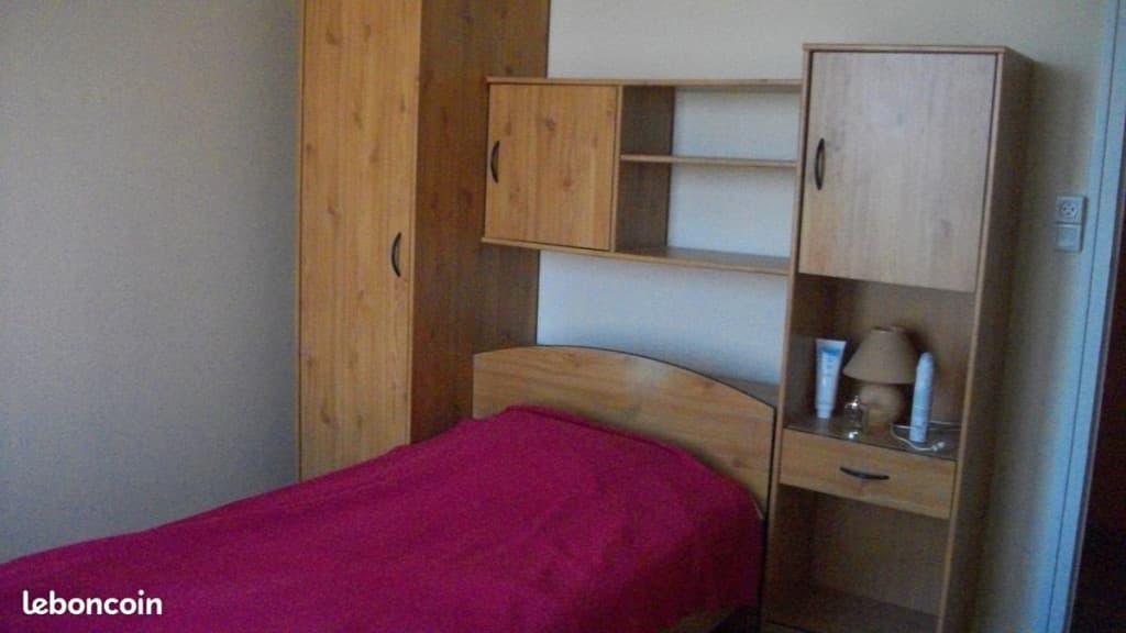 Chambre meublée