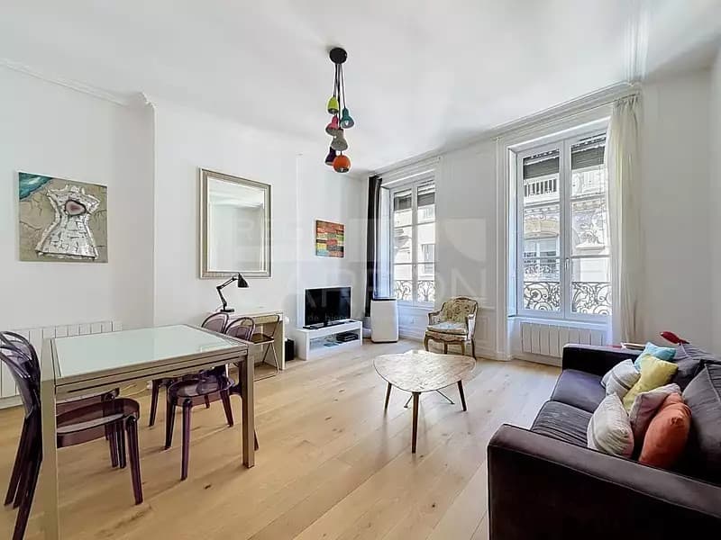 Location appartement 1 pièce 42 m² Lyon 2ème - Superimmo