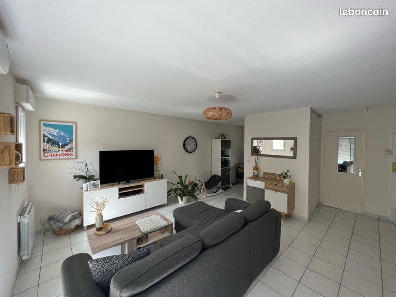 Location maison à saint Jean de Linieres