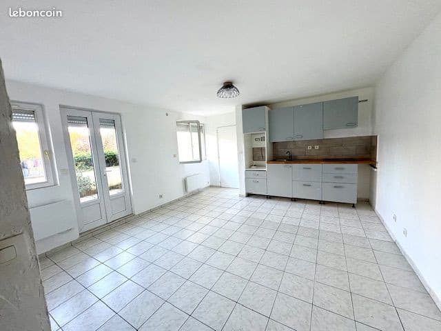 Particulier loue T2 de 35m² avec courette privative 77500 CHELLES