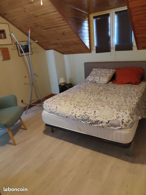 Chambre meublée