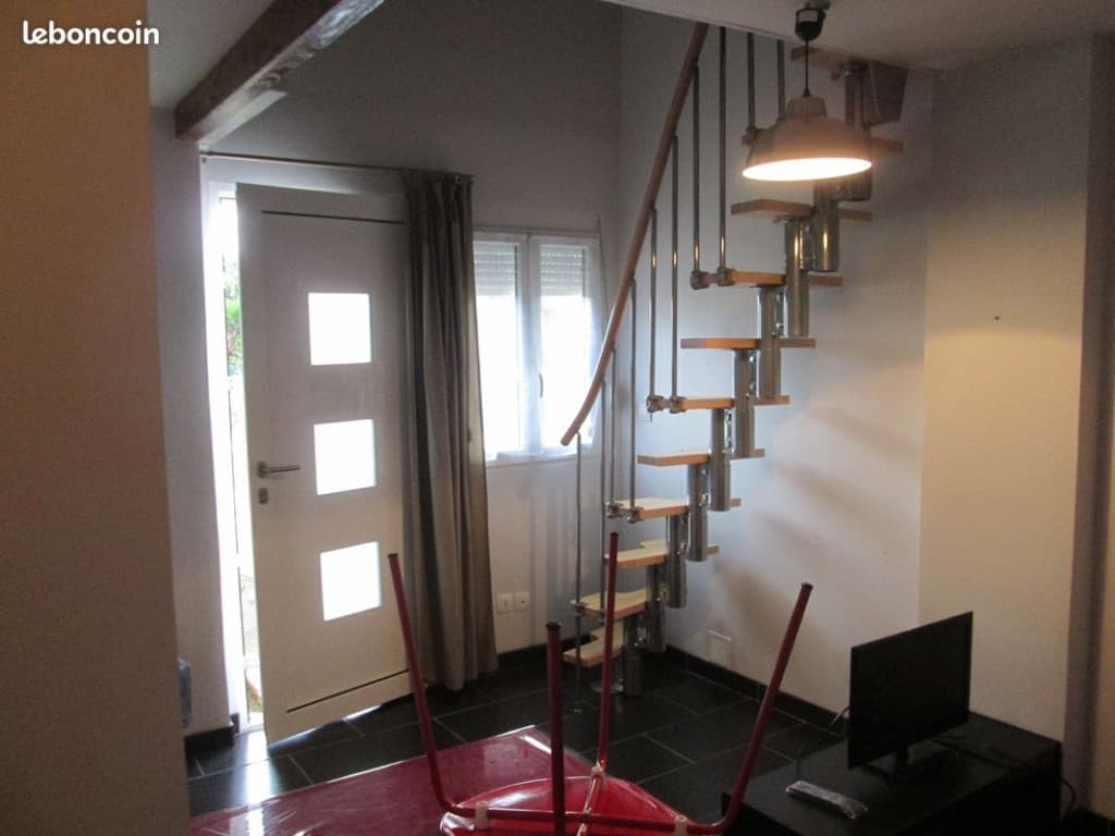 Studio mezzanine pour etudiant a saint cyr en val