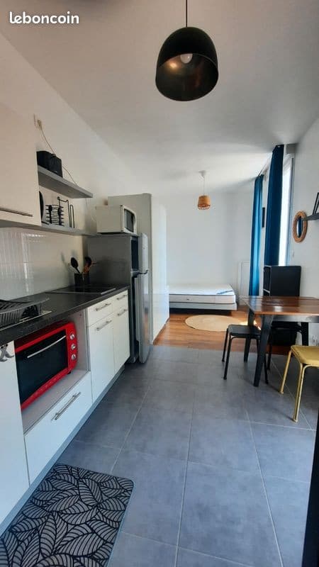 Studio meublé avec terrasse
