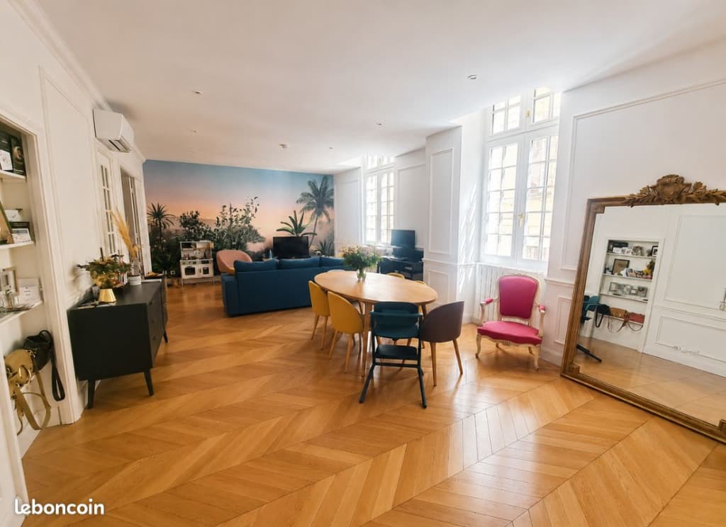 Appartement T3 bis, type haussmanien – 94 m² – Centre historique de Nîmes - meublé climatisé