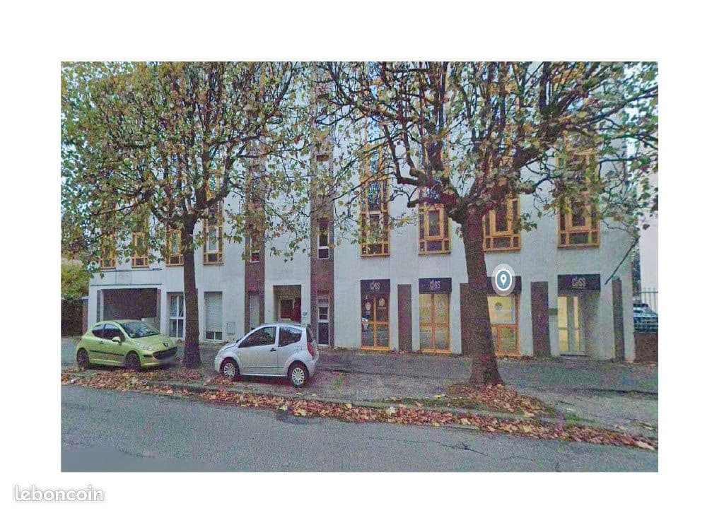 Location studio meublé rond-point des Bruyères à Sotteville Les Rouen angle Rouen / Saint-Étienne