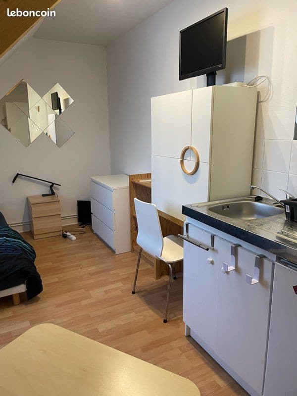 Studio Sotteville 460 charges comprises