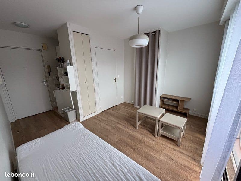 Studio place Saint-Marc