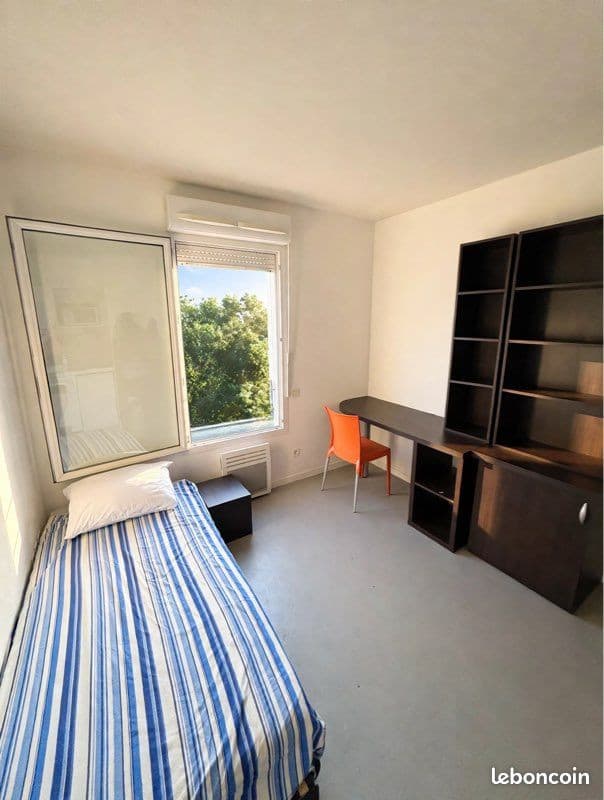 Studio meublé nîmes 4e étage ascenseur – vue arborée – concierge – parking gratuit dans la zone – 410 cc – dispo de suite